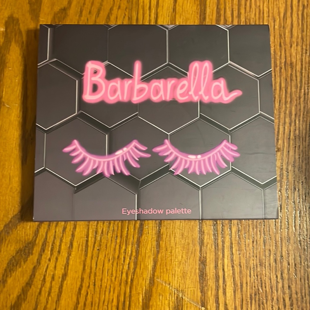 NEW Barbarella eyeshadow pallete - Picture 2 of 3